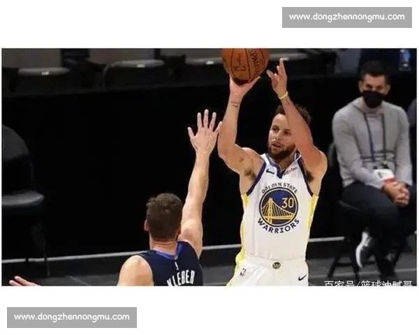 湖人对阵爵士全场录像回顾关键攻防与球星高光时刻解析战术走势分析